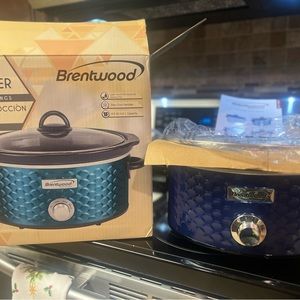 Brand new in its original box crockpot !